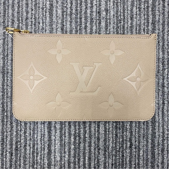 🎀 Louis Vuitton Turtle Dove Monogram Giant Empreinte Leather Neverfull Pochette - Picture 13 of 15